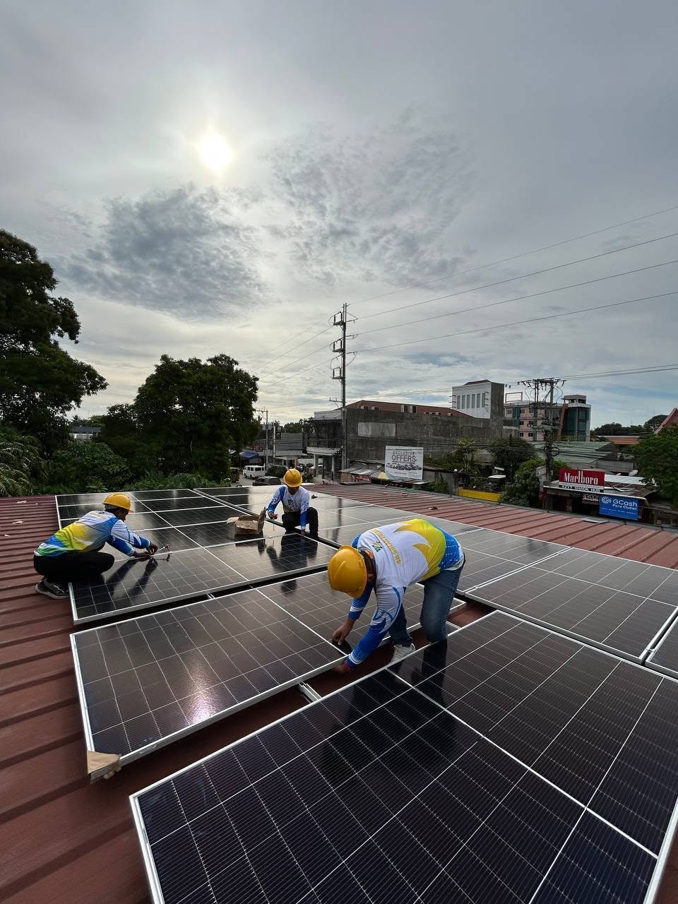 Restaurant building fitted with rooftop solar panels